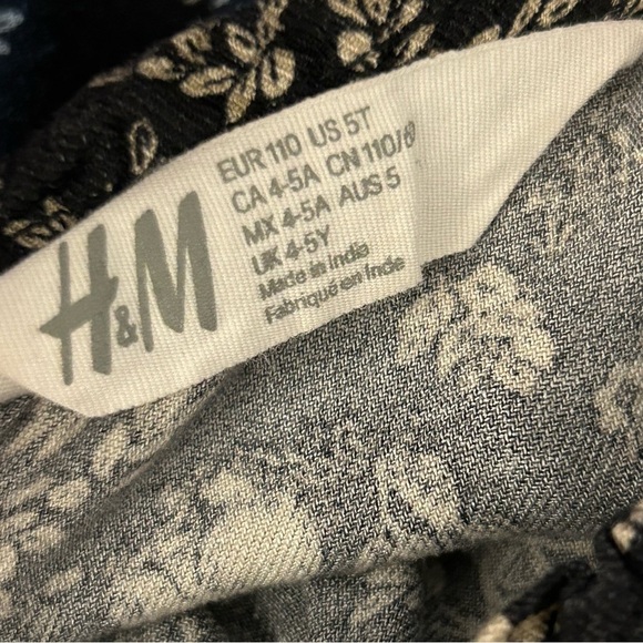 ❤️ H&M Floral Black and Cream girl Dress 5T - Picture 5 of 9